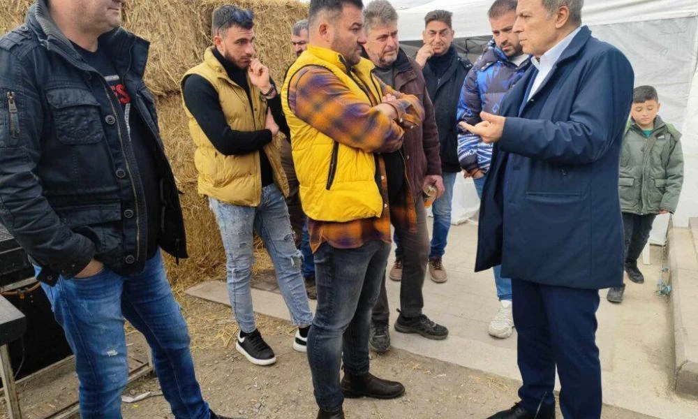 Κοζάνη: Συνάντηση του Περιφερειάρχη Δυτικής Μακεδονίας με αγρότες του μπλόκου των Κοίλων